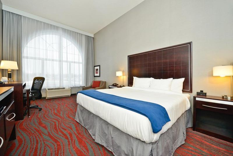 Holiday Inn Express & Suites Utica By IHG photo 24