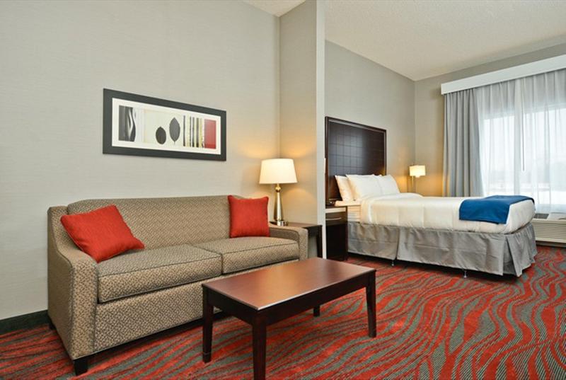 Holiday Inn Express & Suites Utica By IHG image