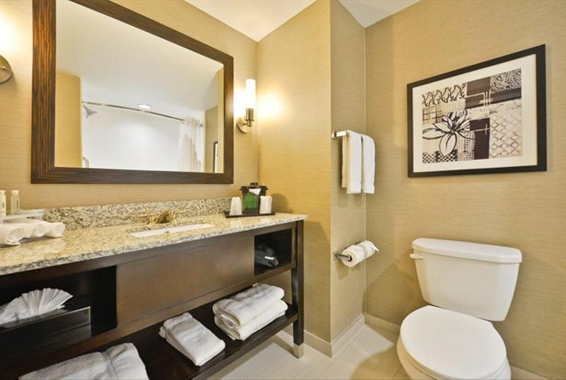Holiday Inn Express & Suites Utica By IHG photo 17