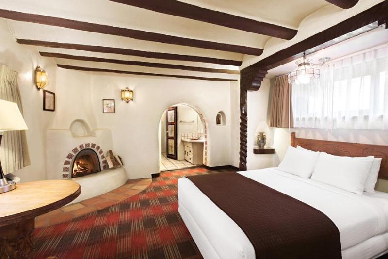 Hotel Sagebrush Inn and Suites