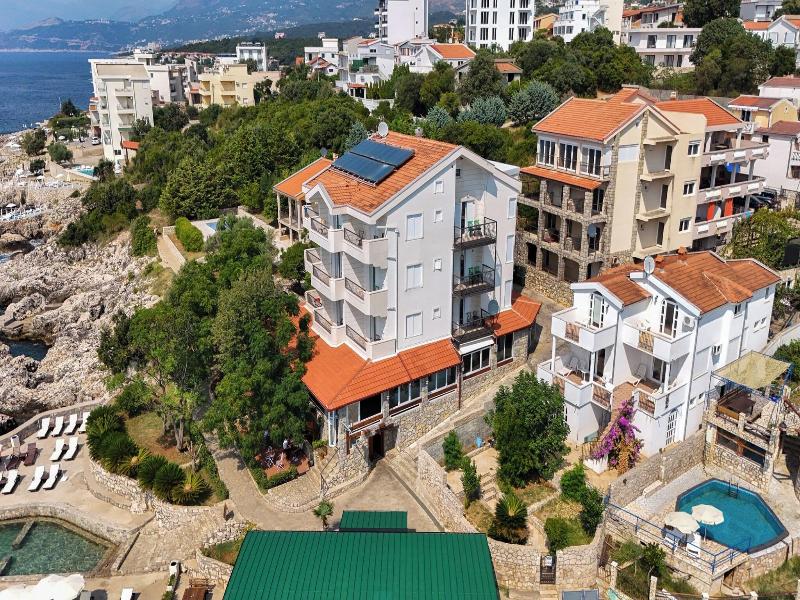 Hotel R image