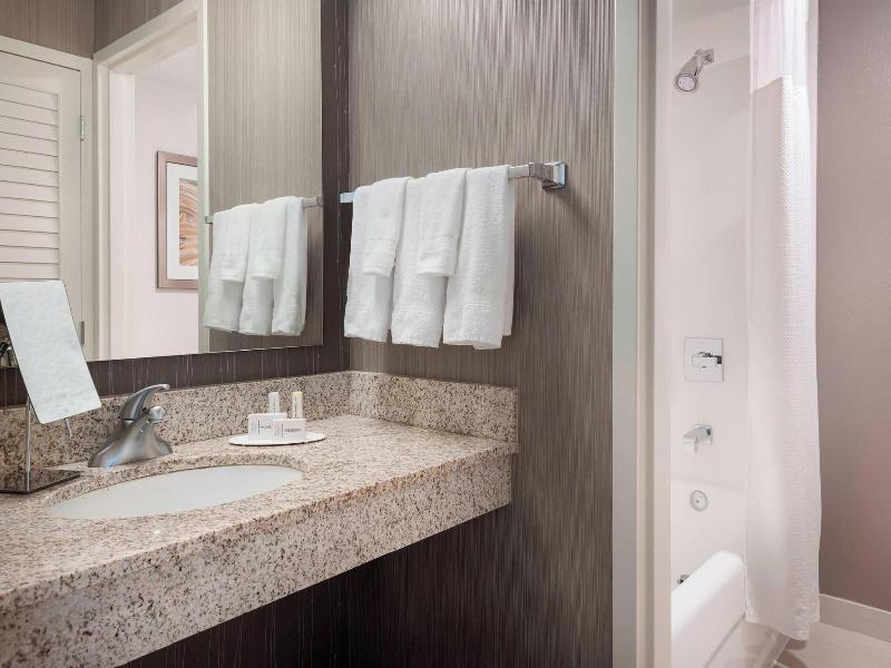Courtyard by Marriott Tampa Downtown image