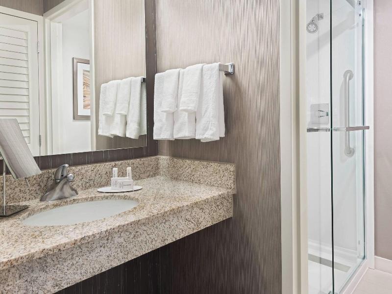 Courtyard by Marriott Tampa Downtown image