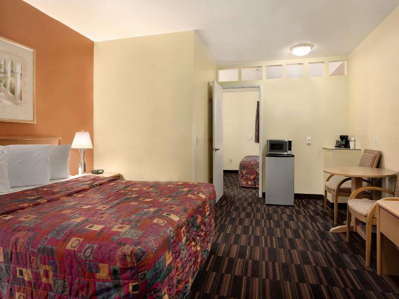 Days Inn & Suites Tucson