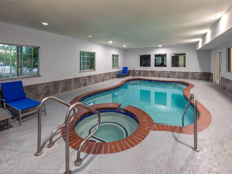 Baymont By Wyndham Texas City image