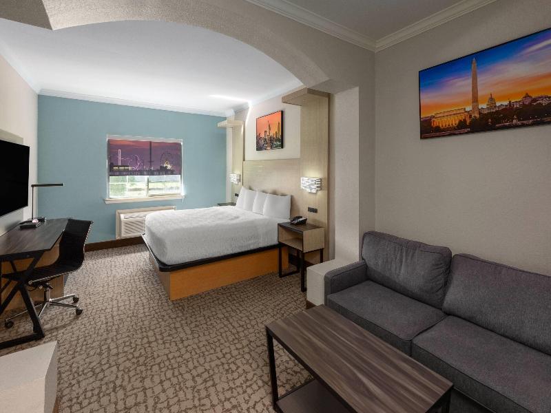 Baymont By Wyndham Texas City image