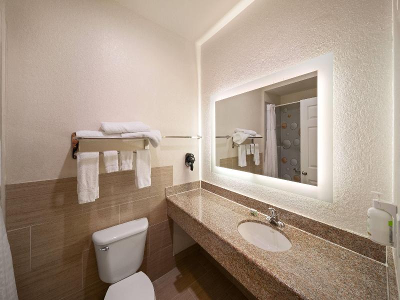 Baymont By Wyndham Texas City image