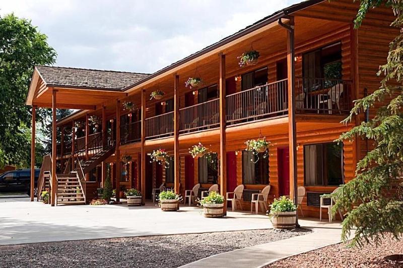 Austin's Chuckwagon Motel image