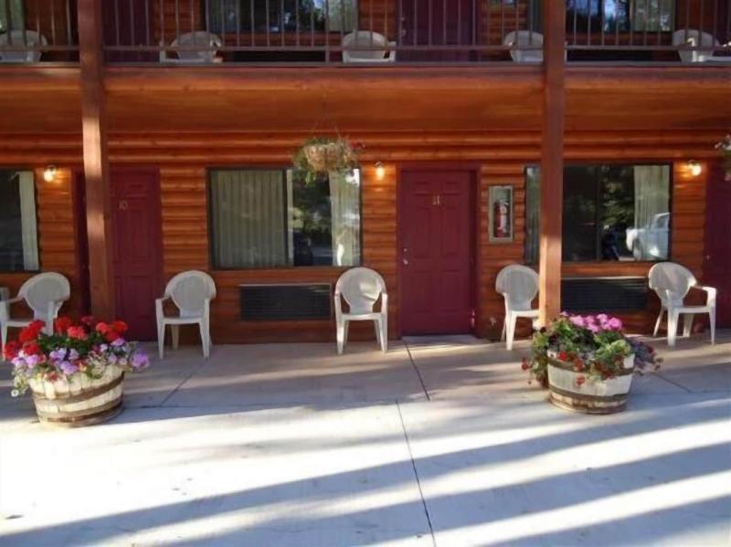 Austin's Chuckwagon Motel image
