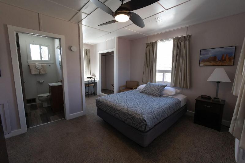 Austin's Chuckwagon Motel image