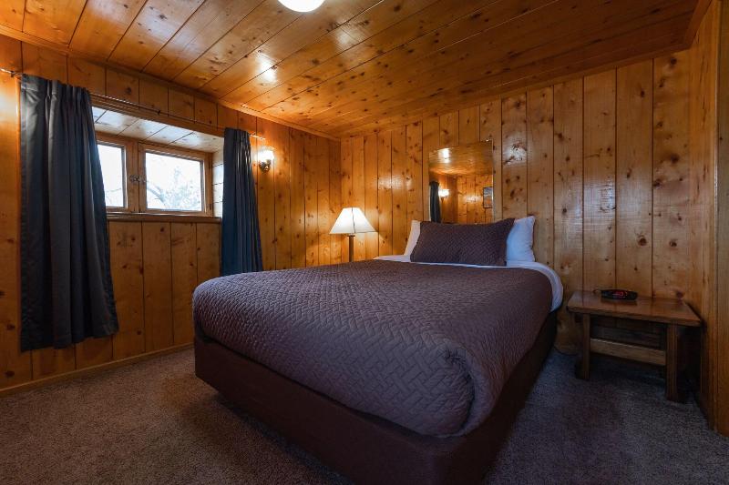 Austin's Chuckwagon Motel image
