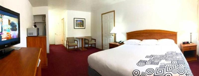 Austin's Chuckwagon Motel image