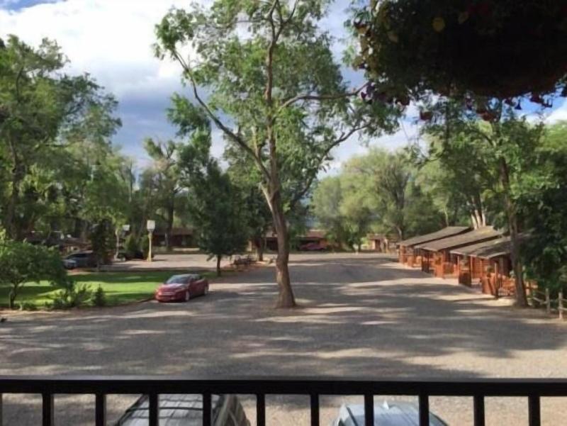 Austin's Chuckwagon Motel image 5