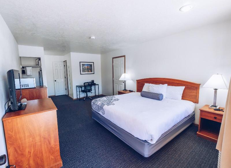 Austin's Chuckwagon Motel image