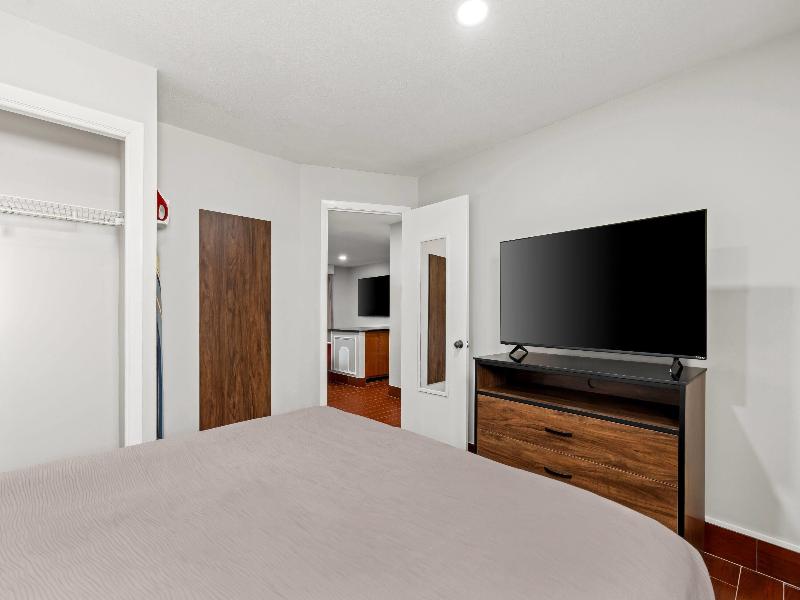 SUITE TWO QUEEN BEDS NON SMOKING