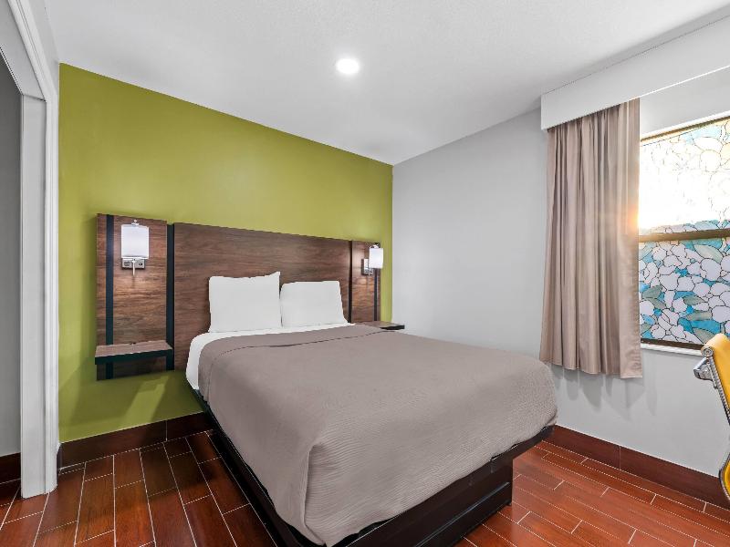 SUITE TWO QUEEN BEDS NON SMOKING