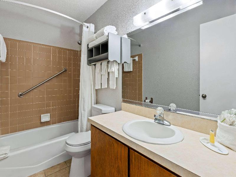 SUITE TWO QUEEN BEDS NON SMOKING