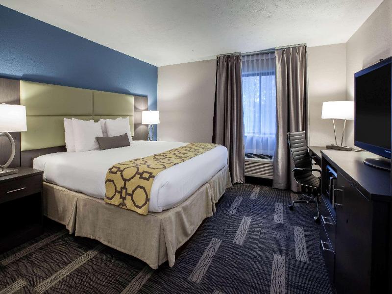 Baymont By Wyndham Traverse City image
