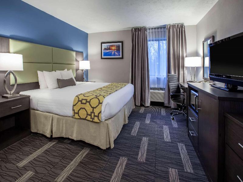 Baymont By Wyndham Traverse City image