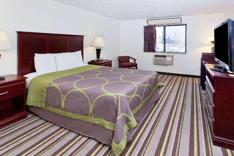 Super 8 by Wyndham Tuscaloosa – Tuscaloosa, AL