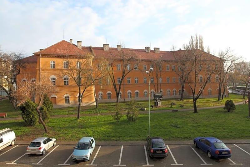 Central image