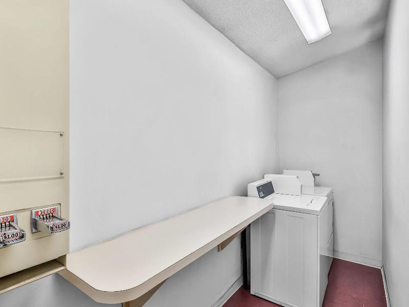 Super 8 By Wyndham Stroudsburg image