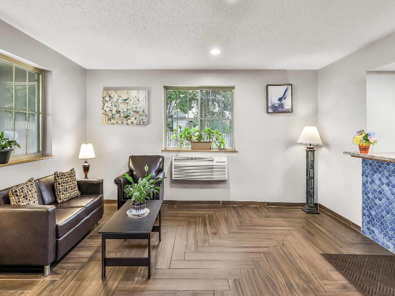 Super 8 By Wyndham Stroudsburg image