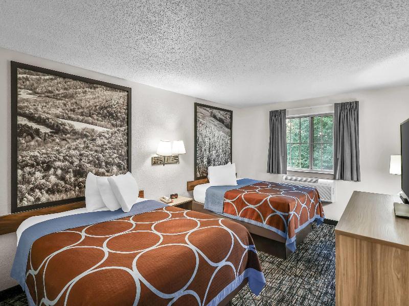 Super 8 By Wyndham Stroudsburg image