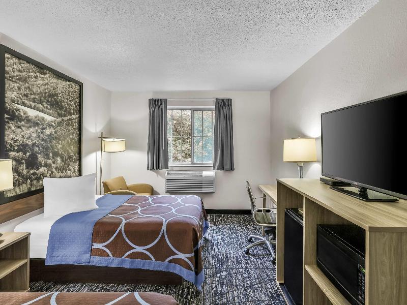 Super 8 By Wyndham Stroudsburg image