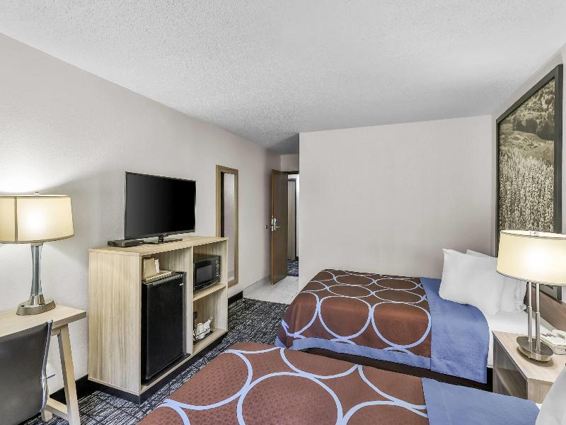 Super 8 By Wyndham Stroudsburg image