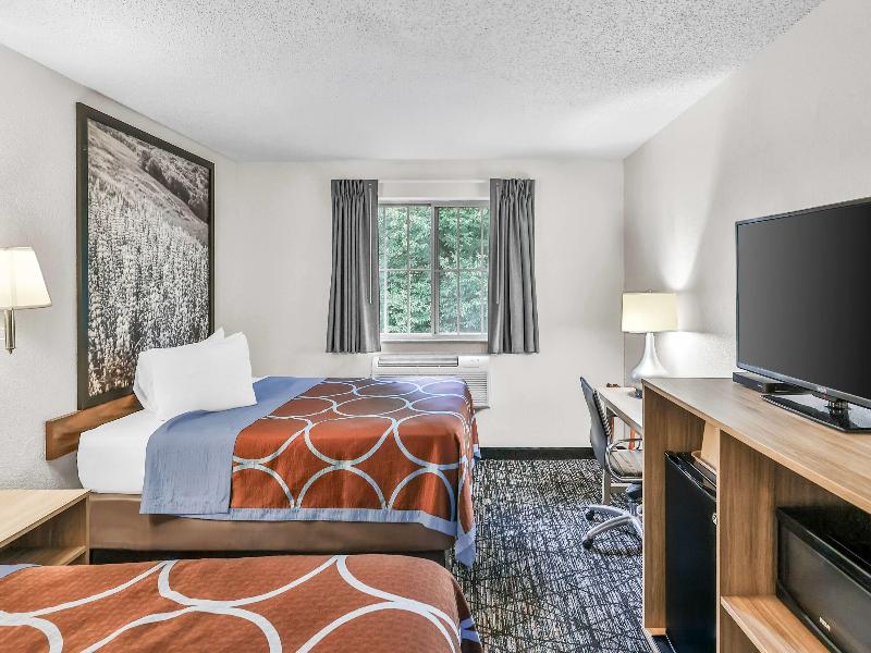 Super 8 By Wyndham Stroudsburg image