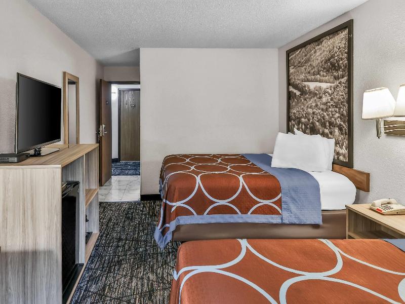 Super 8 By Wyndham Stroudsburg image