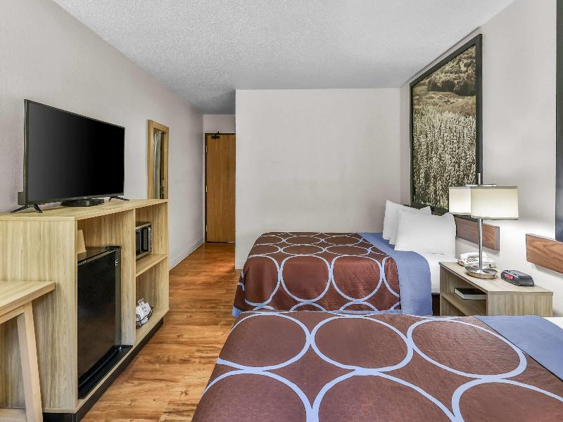 Super 8 By Wyndham Stroudsburg image