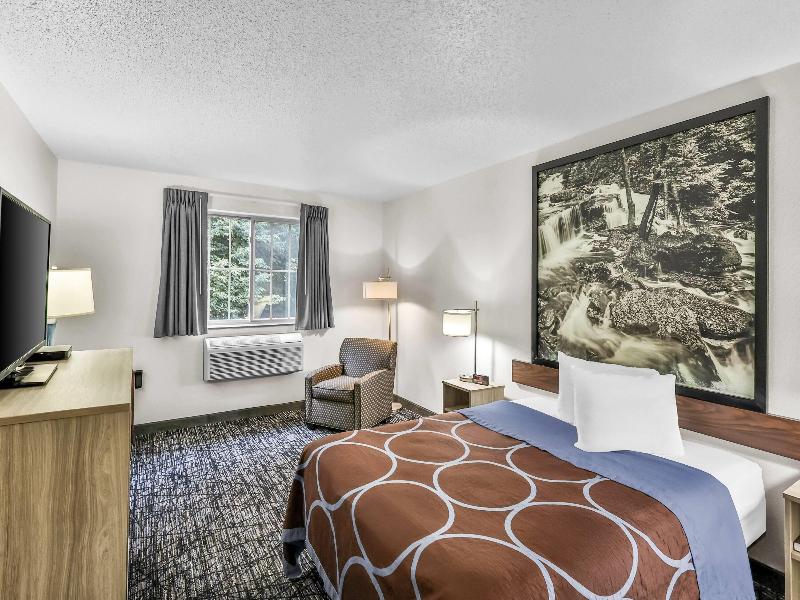 Super 8 By Wyndham Stroudsburg image