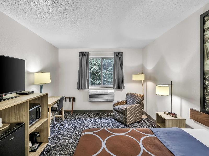 Super 8 By Wyndham Stroudsburg image