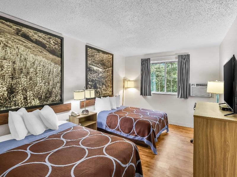 Super 8 By Wyndham Stroudsburg image