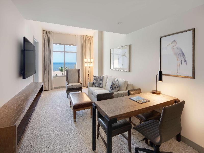 FAMILY ROOM KING SIZE BED — photo 4