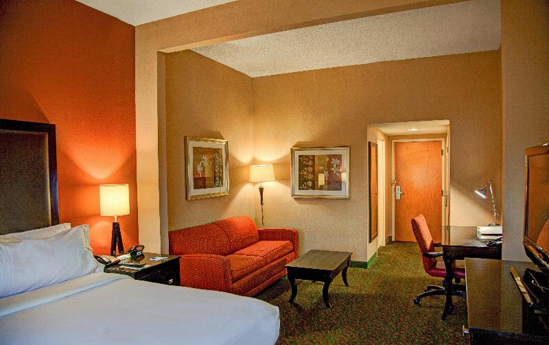 Holiday Inn Express & Suites Tyler South photo 12