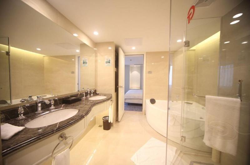 Pan Tower International Hotel image