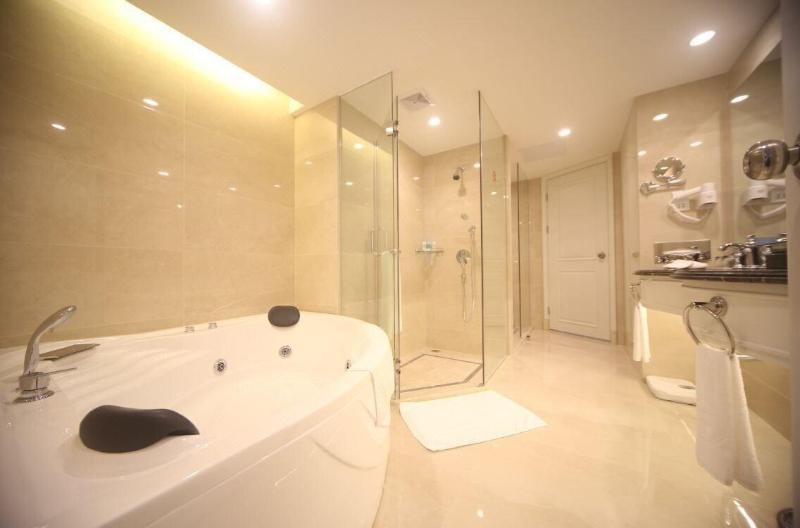 Pan Tower International Hotel image