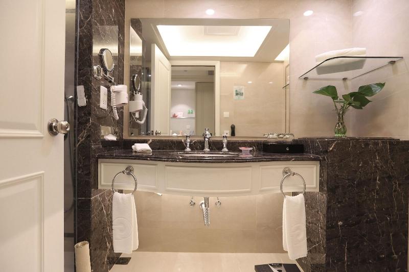Pan Tower International Hotel image