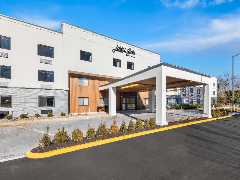 Latitude Suites Tinton Falls Eatontown Bw Premier image