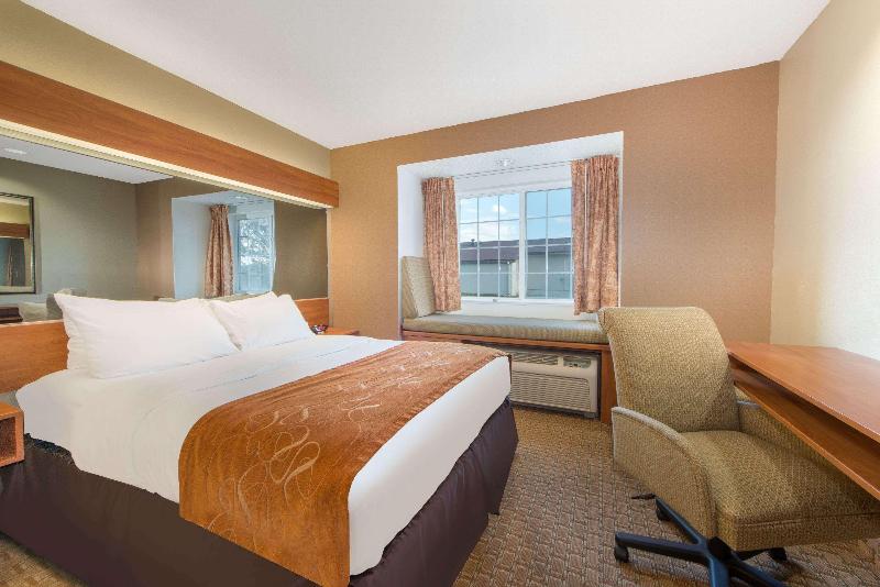 Microtel Inn & Suites By Wyndham Raton image