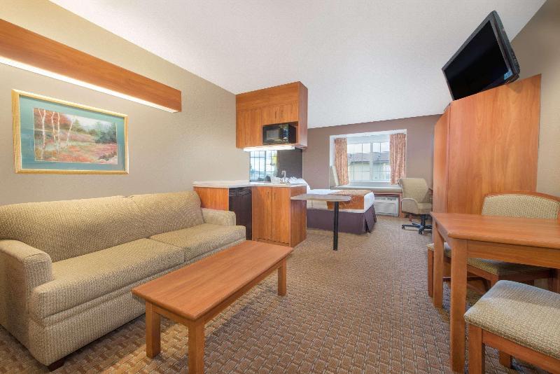 Microtel Inn & Suites By Wyndham Raton image