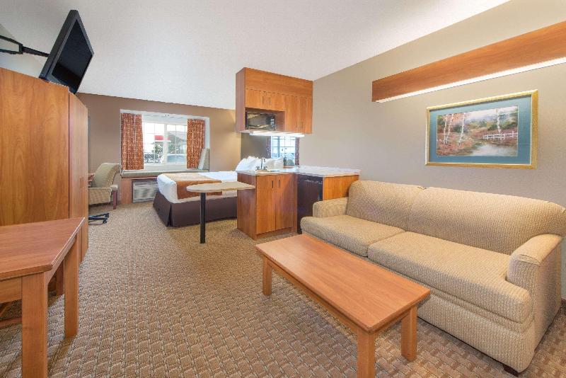 Microtel Inn & Suites By Wyndham Raton image