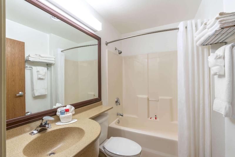Microtel Inn & Suites By Wyndham Raton image
