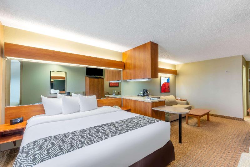 Microtel Inn & Suites By Wyndham Raton image