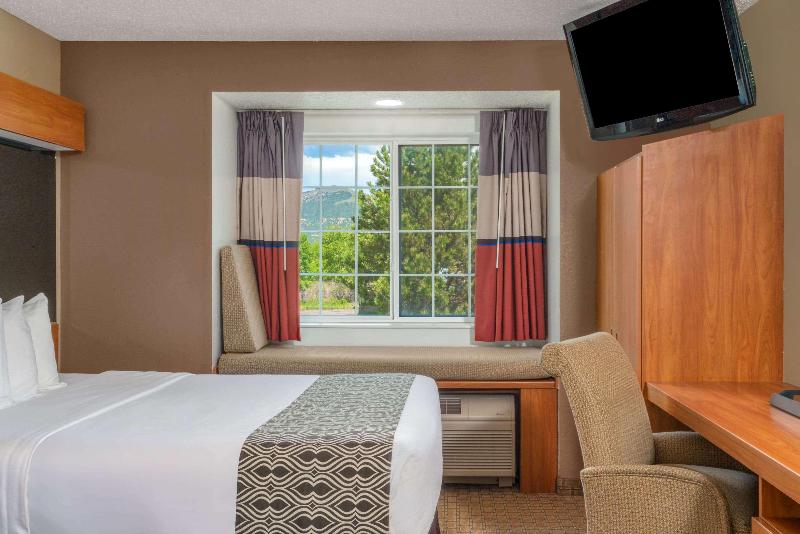 Microtel Inn & Suites By Wyndham Raton image