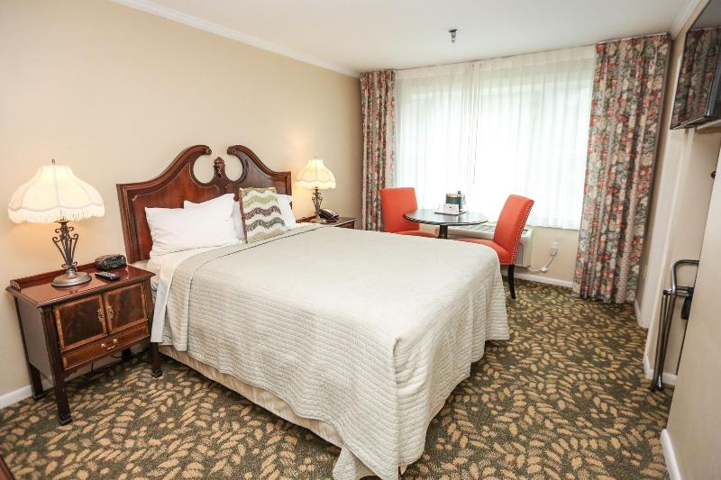 Historic Summit Inn Resort image