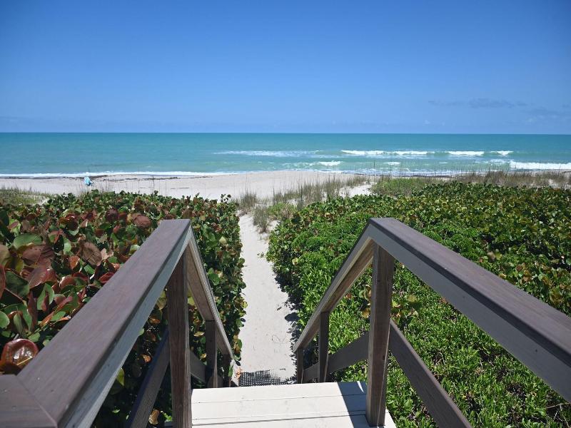 Tuckaway Shores Oceanfront Resort image